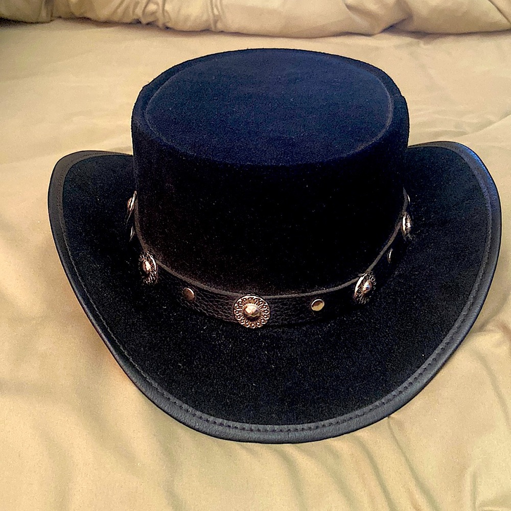 Suede fashionable hat.  Perfect for cooler weather.  Looks great with anything.